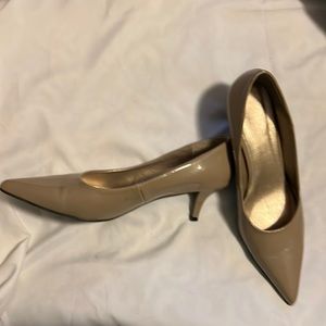 New Sam & Libby Kitten Heel Pumps